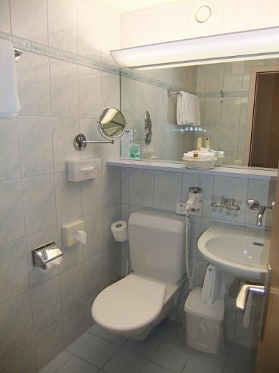 ドライヤー、ティッシュなど日本人が必要なものが揃っています。