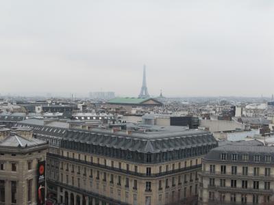 屋上が穴場です！パリの街が見渡せます。
