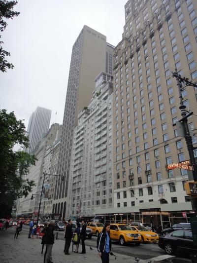 46階建ての細高いホテルです。