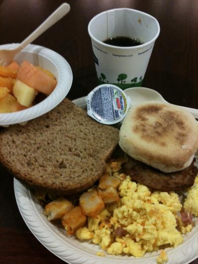 朝食はこんな感じで・・・