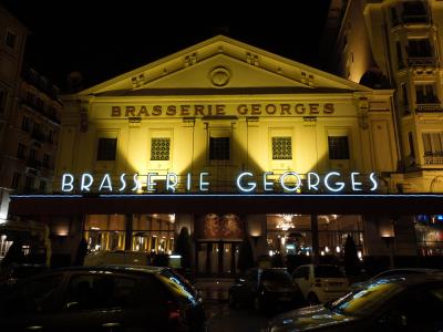 ペラーシュ駅前のレストランです