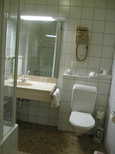 結構広いですが、冬は暖房がきくまで寒そうです。