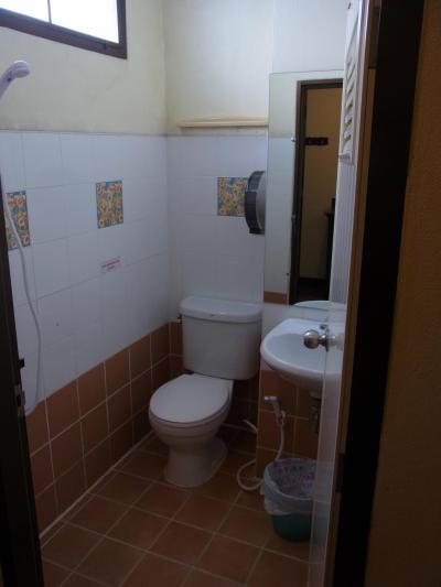 トイレ・シャワー（備え付けのサンダル有り）