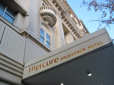 駅近く、カジノも近し