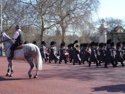 バッキンガム宮殿前の場所取り