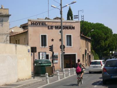 部屋が狭くエアコンがなく暑い