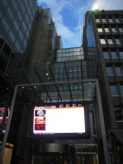 地下一階のスーパーがお勧めです。