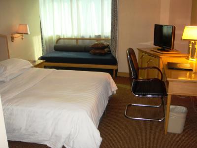 ベッドルームにも大きな長椅子があり寝そべる事も可能だった