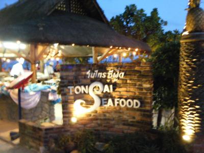 朝食はビーチフロントのレストラン