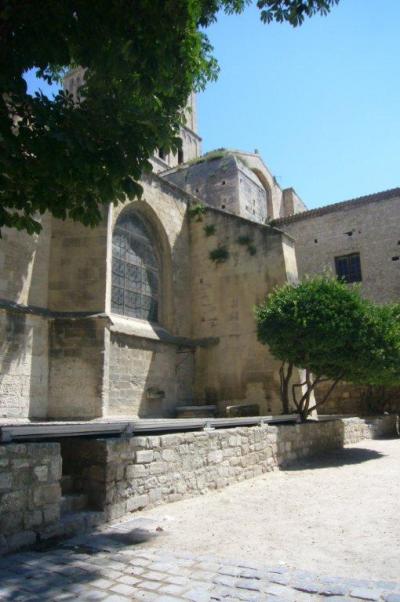 ホテル入り口にある古いチャペル