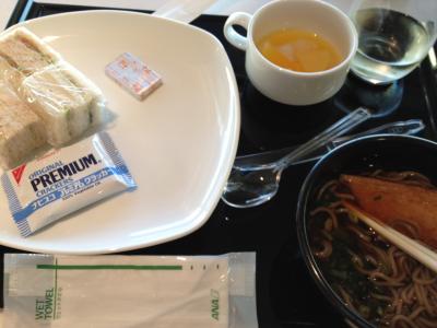 そばも食べれるANAの羽田国際線ラウンジ