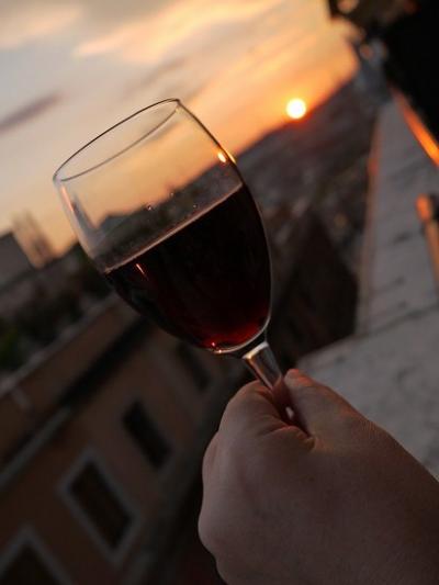 夕焼けに染まるローマ市内を見渡せるテラス