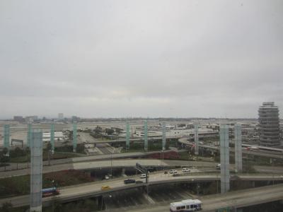 お部屋からの眺め。空港が目の前。