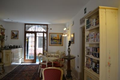 こじんまりしてかわいいロビー