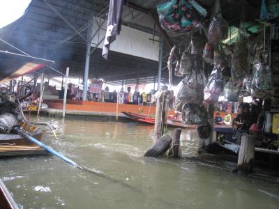 でかい水上マーケット