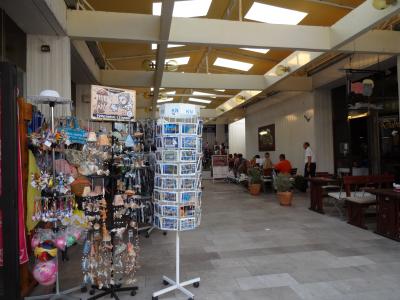 ホテルから5分ぐらいのところのショッピング街