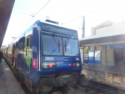 パリ郊外に行くのに便利！