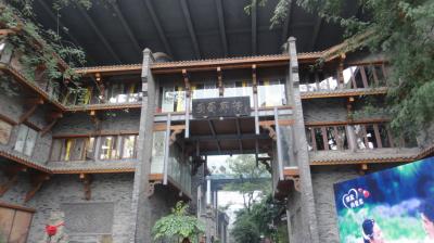 ホテル真横の飲食街。