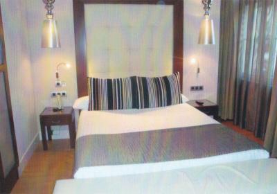 こじんまりしてるけど、きれいでおしゃれな部屋