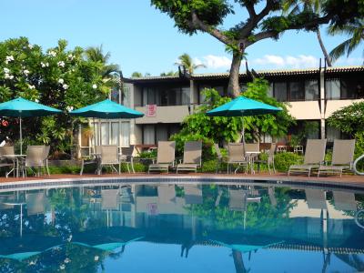 プールサイドで朝食