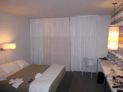 カーテンの向こうにはバスルーム★