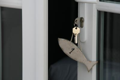 部屋の入り口と鍵