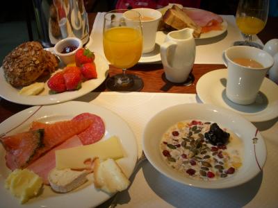 豪華な朝食ビュッフェ