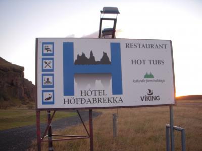 道路際にある看板です。