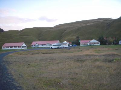 道路から見たホテルです。