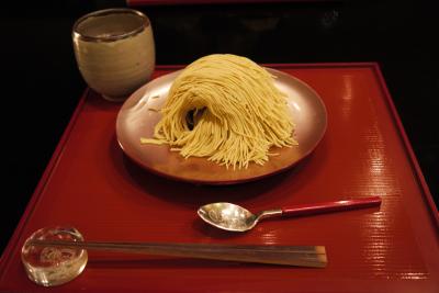 お箸で頂く小布施堂の季節限定モンブラン“朱雀”！一本一本食べれてしまう程さらさらとしています！