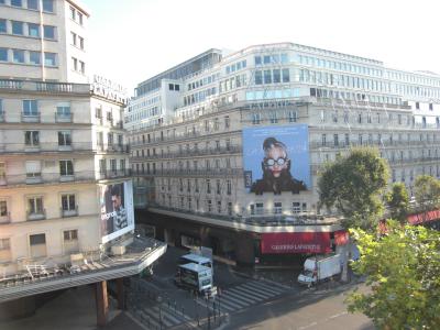 ギャラリーラファイエットも出てすぐ