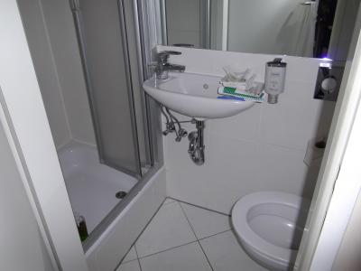 コンパクトにまとまったシャワー・トイレ