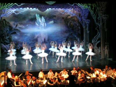 バレー劇場【白鳥の湖）