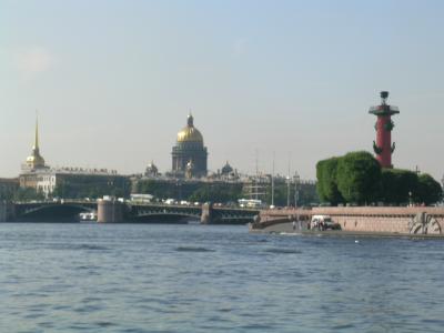 昼間。ホテルから