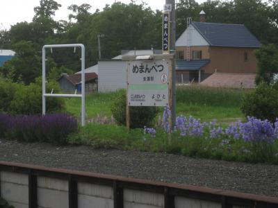 図書館併設の立派な駅舎