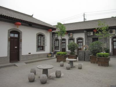 中庭。建物は部屋。