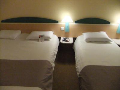 ベッドは何故かしらクィーンとシングルでしたが、良かったかも！