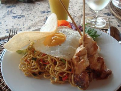 昼食。インドネシア料理やサンドイッチなど食べられます