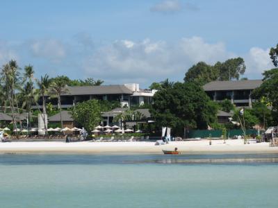 遠浅の海からホテル