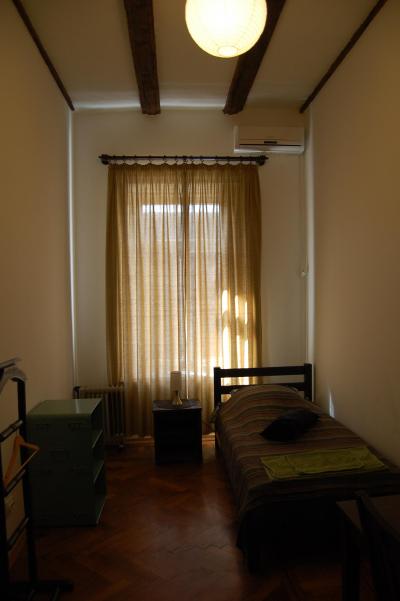 SINGLE ROOM