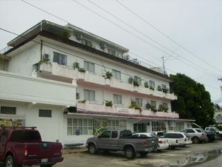 コンビニ併設のリーズナブルホテル