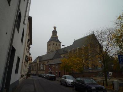 近くには教会もありました