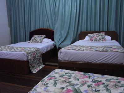 キレイにベッドメイキングされてます