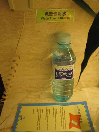 無料のお水（２本置いてます）