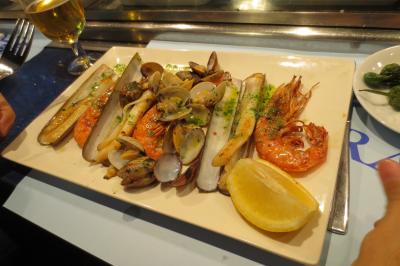 市場にあるバルで食べた魚介類が絶品です