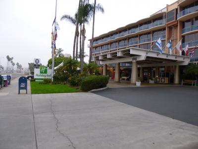 ホテルの本館外観