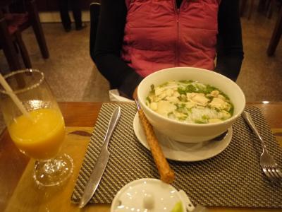 朝食の牛肉入りフォー。