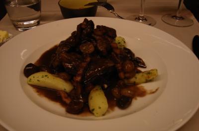 牛肉ブルゴーニュ風煮込み