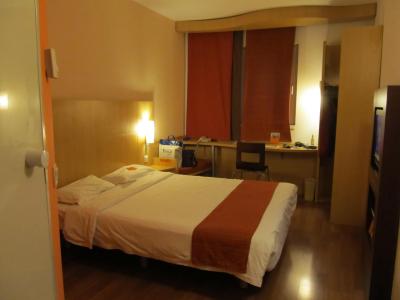 エレベータ付近は避ける事。夜は騒音に聞こえる。