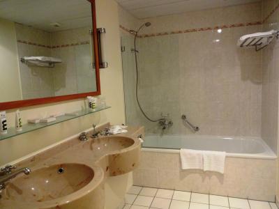 広いバスルーム